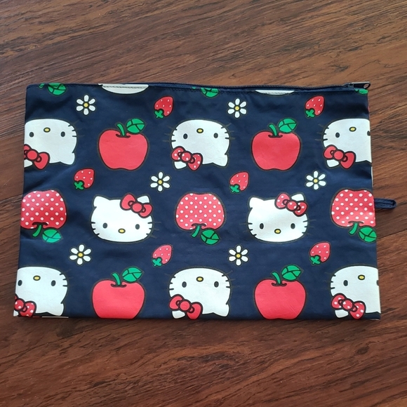 BAGGU Hello Kitty Dark Blue Accessory Bag - Picture 6 of 6